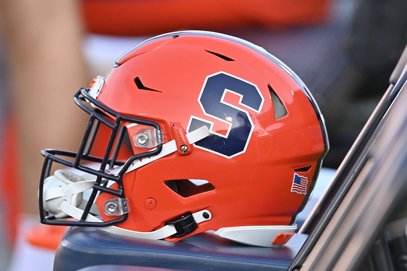 COLLEGE FOOTBALL: SEP 10 Syracuse at UConn