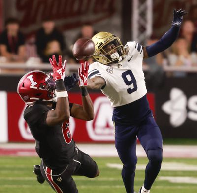 Indiana Hoosiers wide receiver Cam Camper (6) makes a catch...