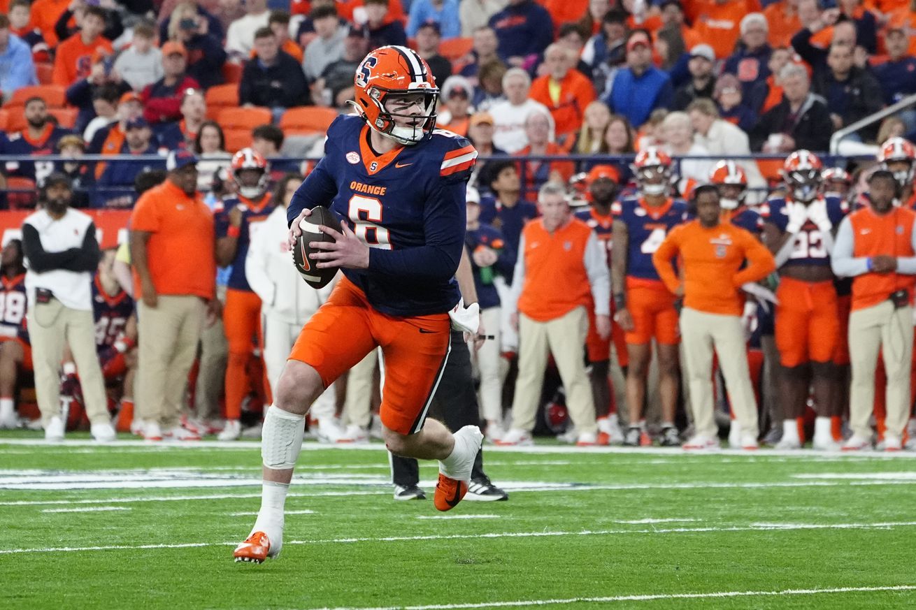 COLLEGE FOOTBALL: NOV 23 UConn at Syracuse
