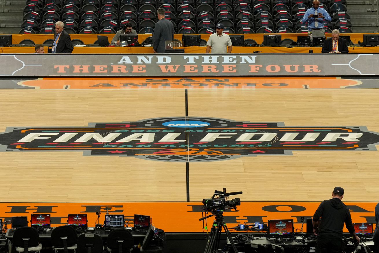 NCAA Basketball: Final Four National Semifinal-Florida at Auburn