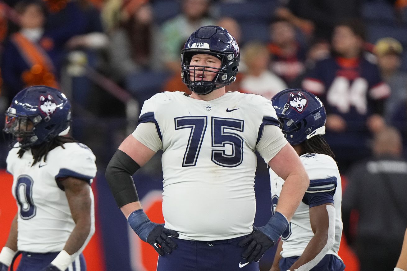 COLLEGE FOOTBALL: NOV 23 UConn at Syracuse