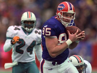 Buffalo tight end Jay Riemersma (85) hauls in a pa