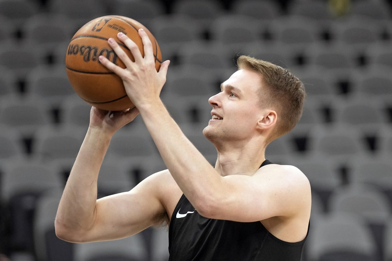NBA: Detroit Pistons at San Antonio Spurs