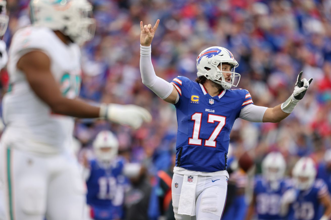 Miami Dolphins v Buffalo Bills